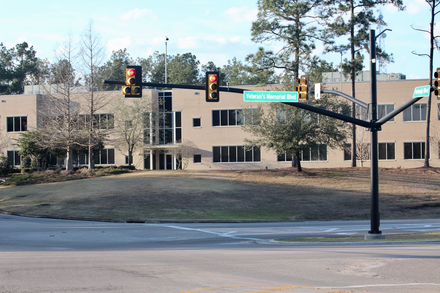 Class A Office/Medical : 2 Southern Point Pkwy, Hattiesburg, MS 39401